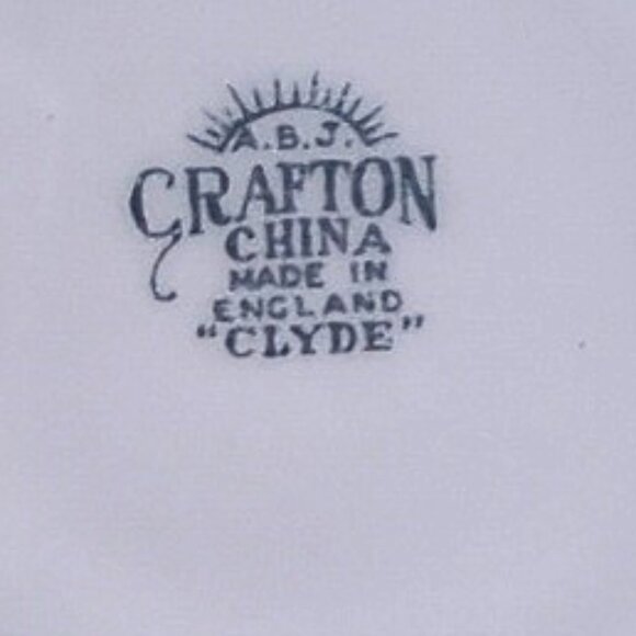 Royal Grafton Teacup & Saucer Fine Bone China Made in England Floral Gold Trim - Picture 8 of 8